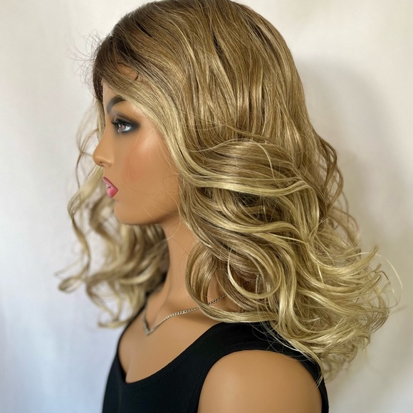 Gorgeous Ombre Blonde Mix Premium Fiber Lace Front Wig for Daily Wear/Events 🙌 - Picture 6 of 9